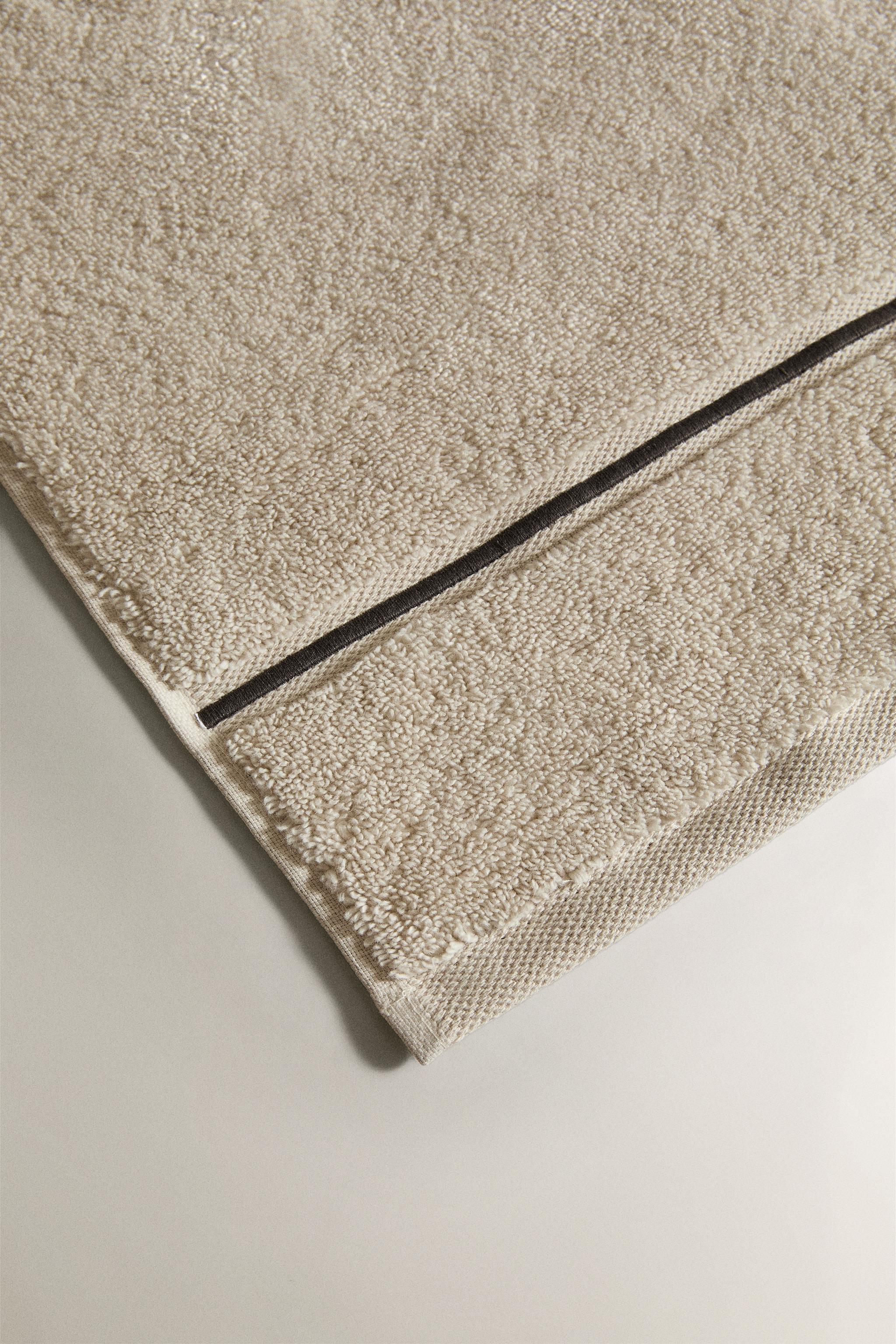 BATH TOWEL WITH EMBROIDERED SCALLOP